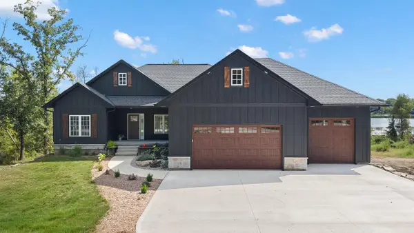W647 Oak Shore Drive, Fall River, WI 53932