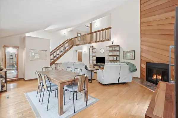 6214 Knollwood Drive, Oregon, WI 53575