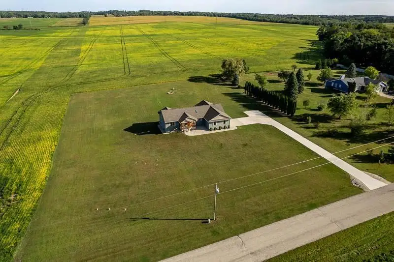 4401 W Spring Creek Road, Beloit, WI 53511 - #2