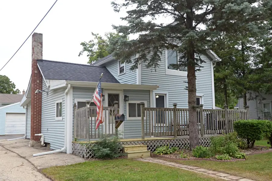 606 W Sherman Avenue, Fort Atkinson, WI 53538 - #2