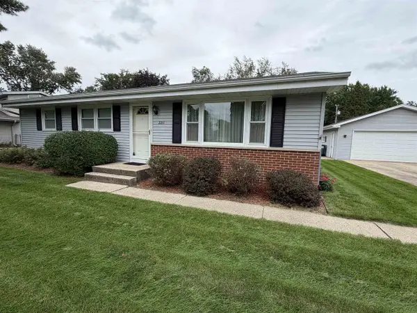 2211 E Easy Street, Beloit, WI 53511
