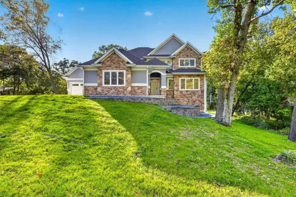 2652 Oak Crest Circle, Sun Prairie, WI 53590