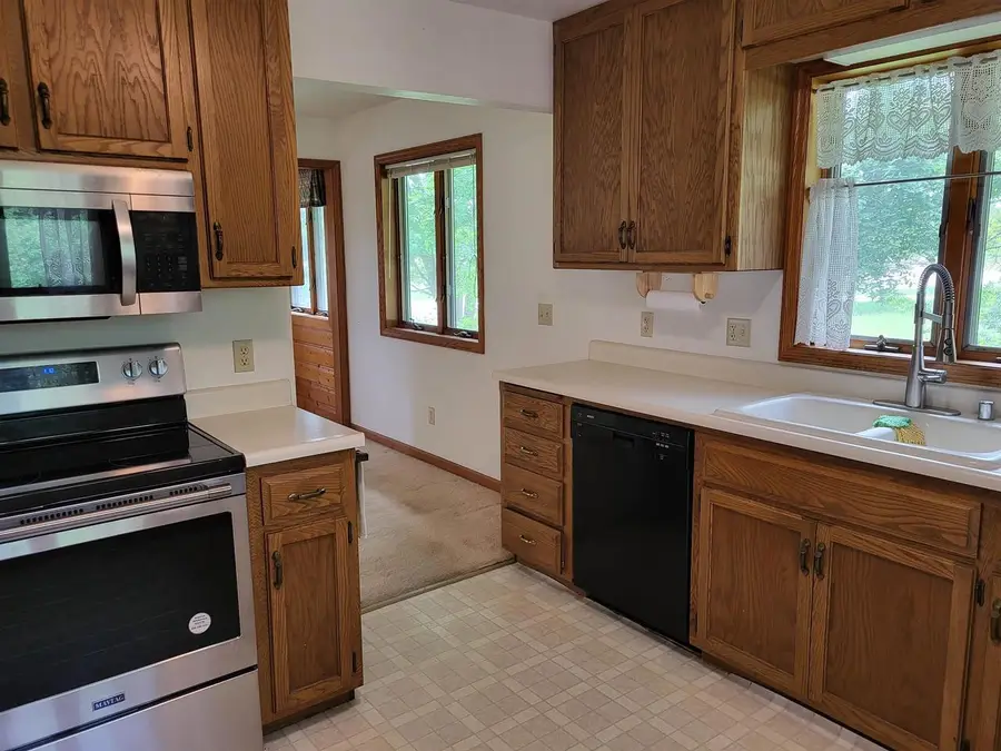 1246 Washington Road, Stoughton, WI 53589 - #3