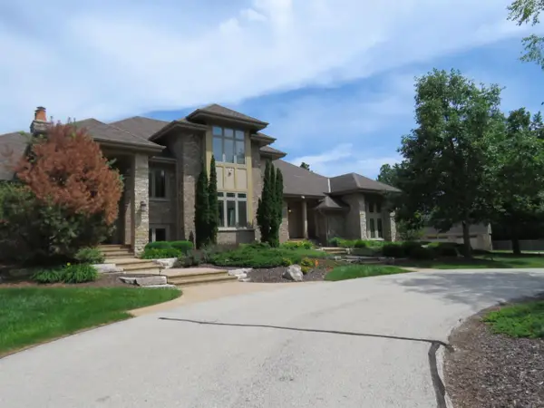 9090 N Range Line Road, River Hills, WI 53217