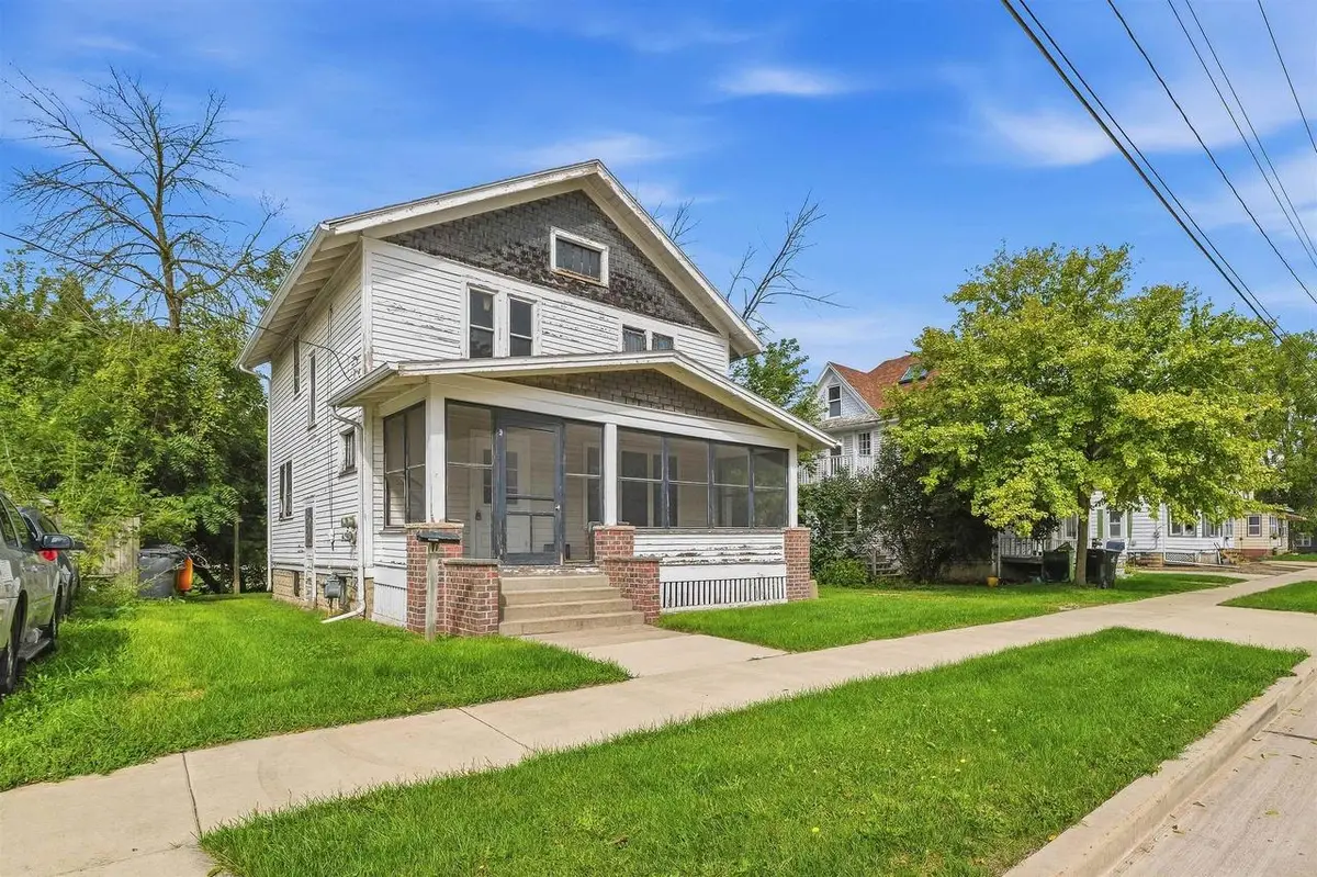 910 S Spring Street, Beaver Dam, WI 53916 - #1