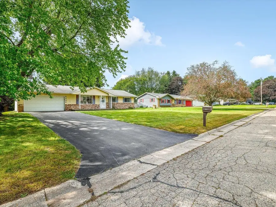 2406 Skyline Drive, Beloit, WI 53511 - #2