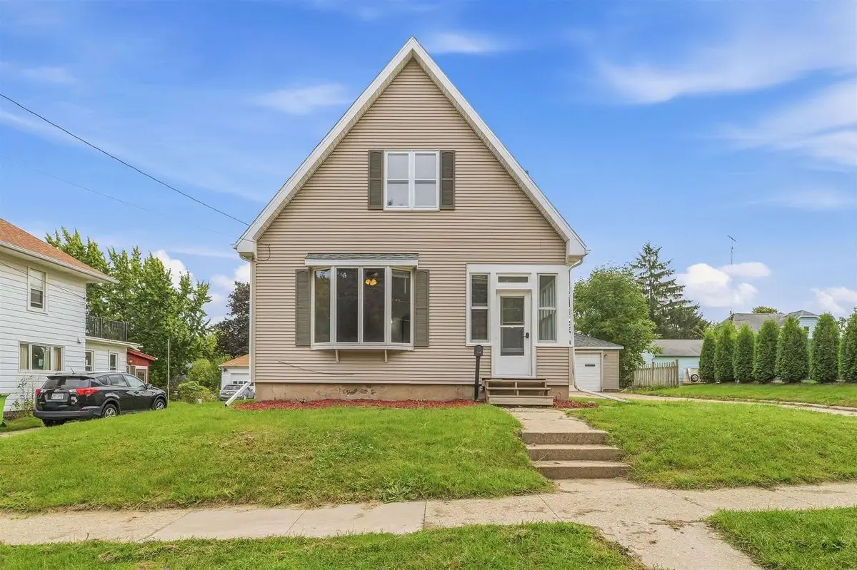 218 N Henninger Street, Mayville, WI 53050 - #1