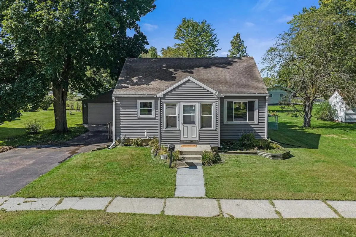 512 Ellinwood Avenue, Reedsburg, WI 53959 - #1