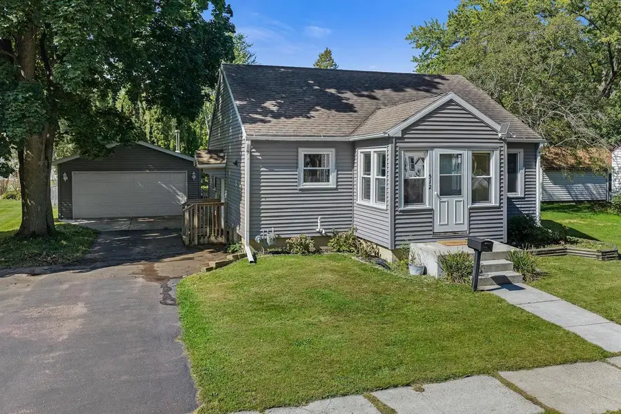 512 Ellinwood Avenue, Reedsburg, WI 53959 - #2