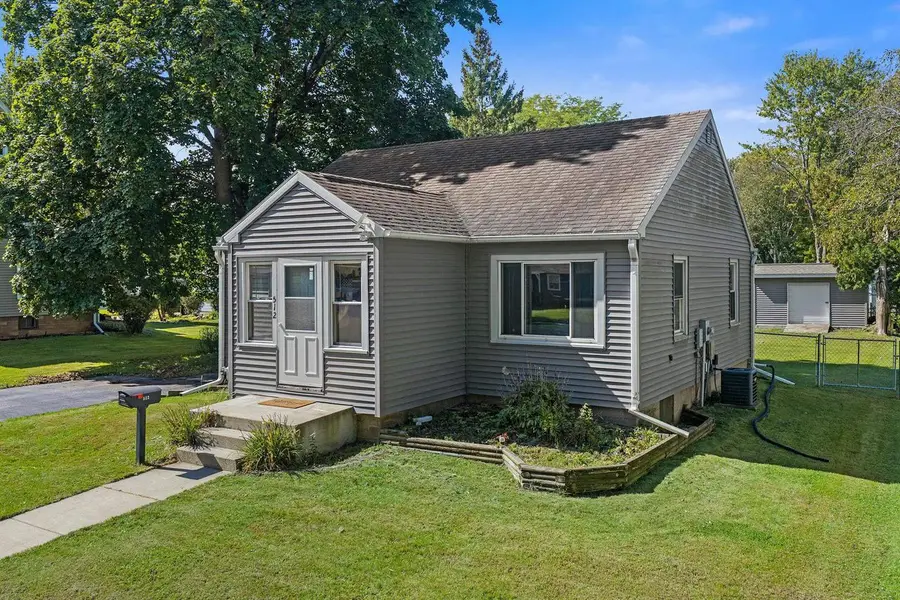512 Ellinwood Avenue, Reedsburg, WI 53959 - #3