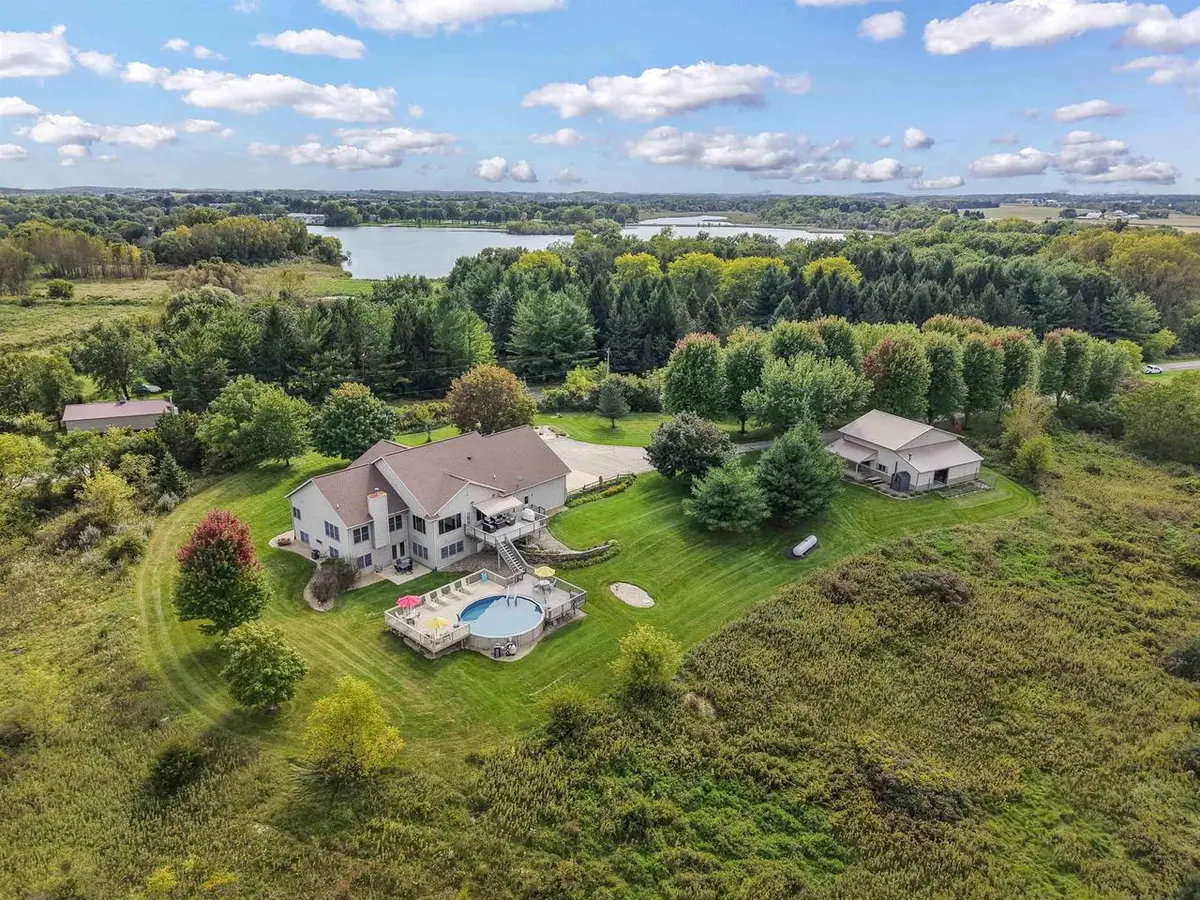 852 Canal Road, Marshall, WI 53559 - #1