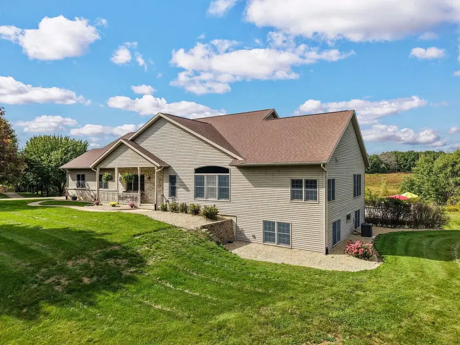 852 Canal Road, Marshall, WI 53559 - #3