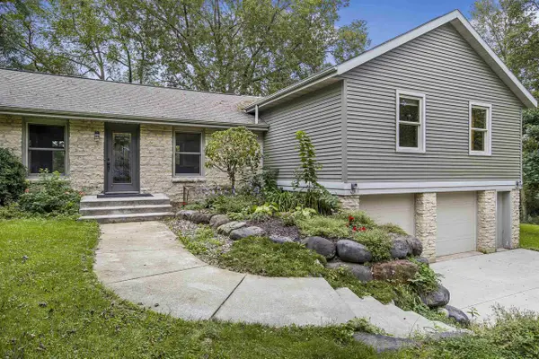 970 Water Street, Prairie Du Sac, WI 53578