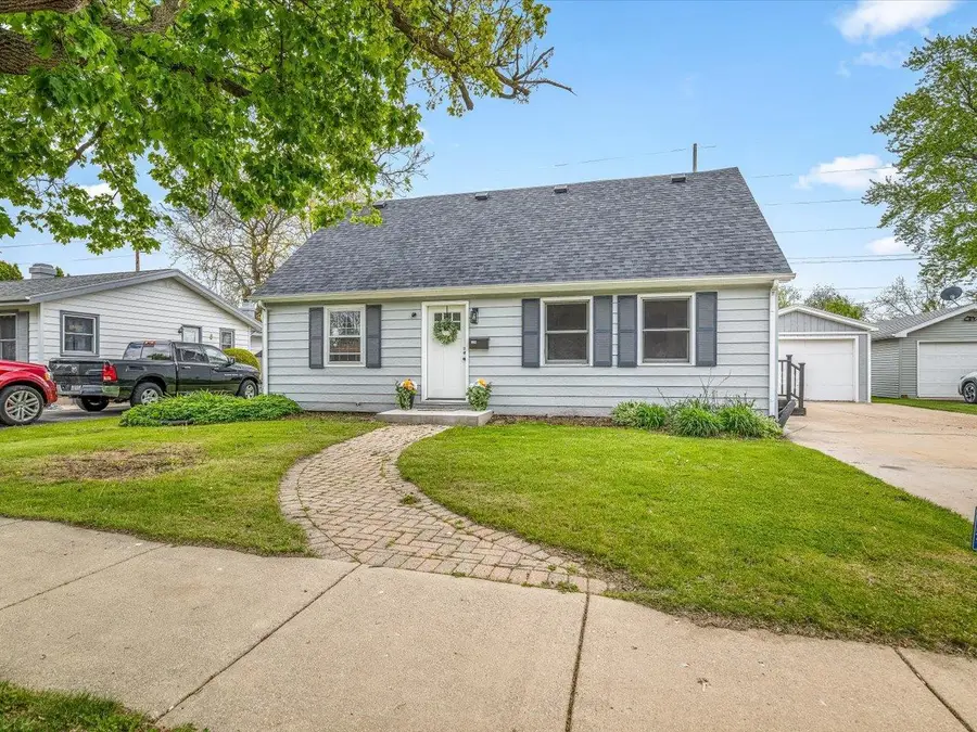 1204 E Wisconsin Street, Delavan, WI 53115 - #2