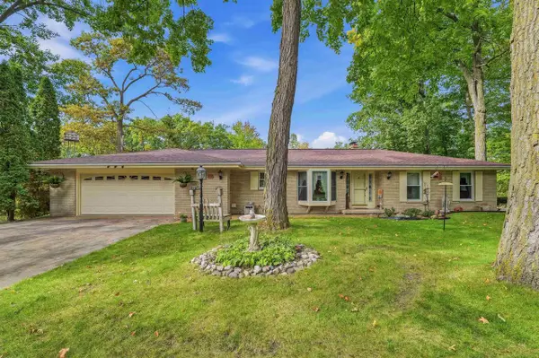 611 River Drive, Mayville, WI 53050