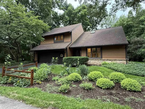 30 Shadowwood Court, Janesville, WI 53548