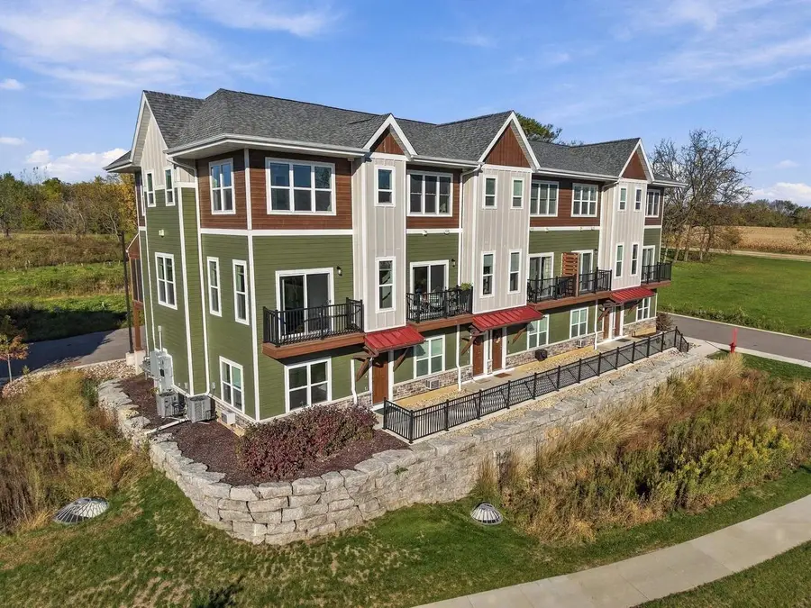 2674 Notre Dame Drive #101, Fitchburg, WI 53711 - #3