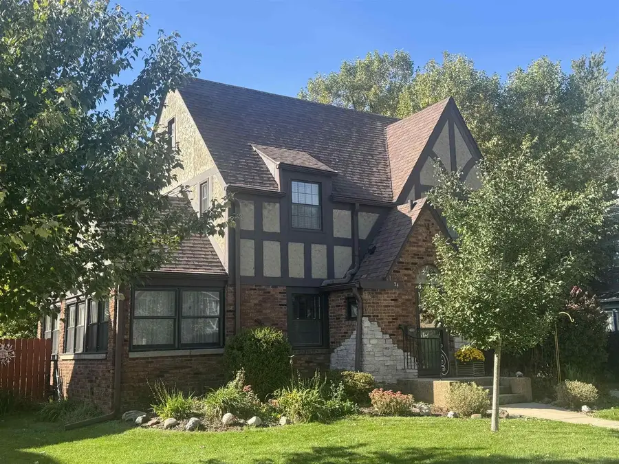 54 S Blackhawk Drive, Janesville, WI 53545 - #2