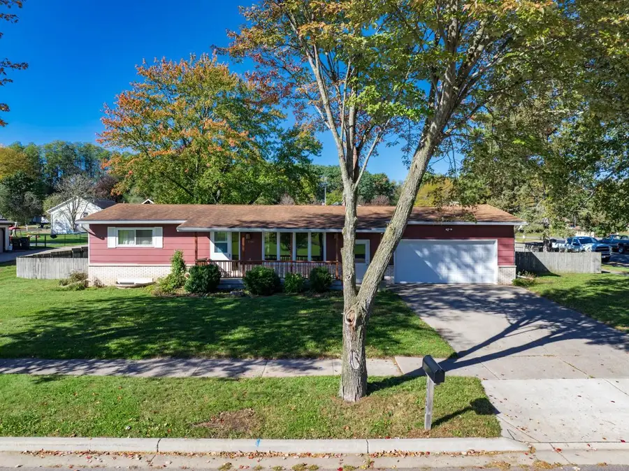 1151 N Dewey Avenue, Reedsburg, WI 53959 - #3