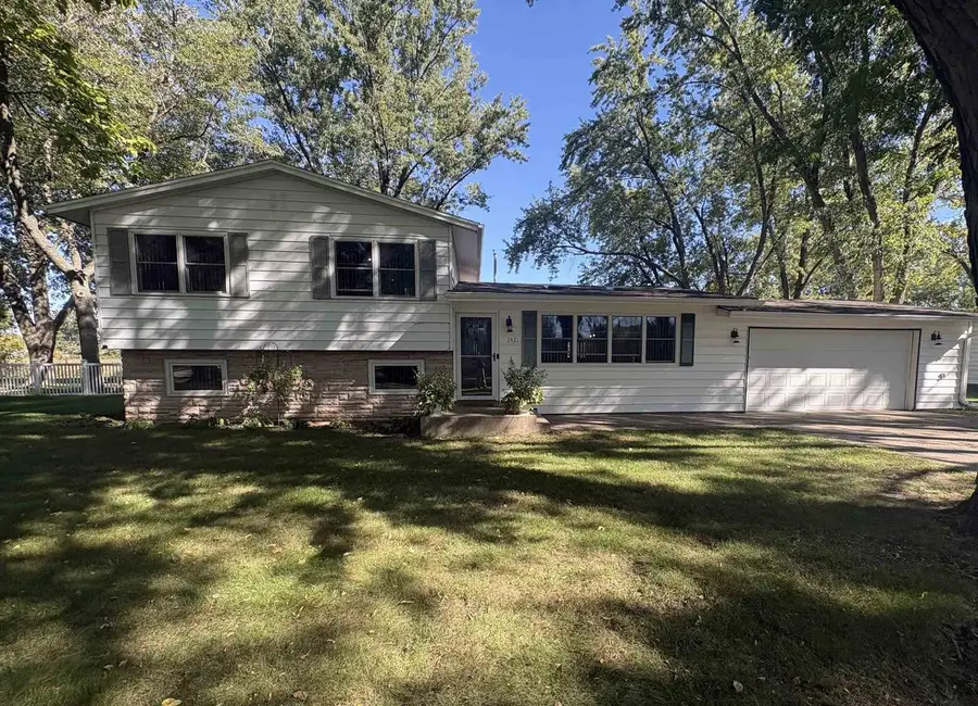 2421 S Dewey Avenue, Beloit, WI 53511 - #2