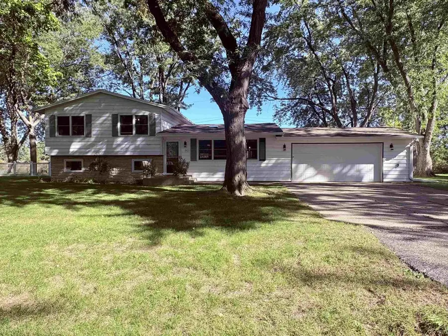 2421 S Dewey Avenue, Beloit, WI 53511 - #3
