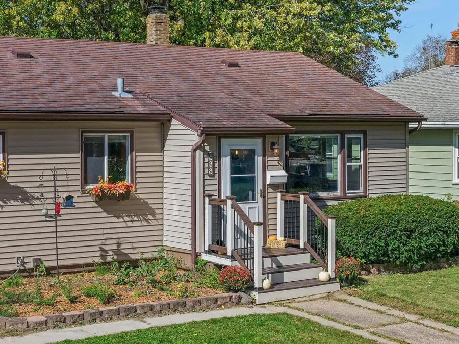 538 Ellinwood Avenue, Reedsburg, WI 53959 - #3