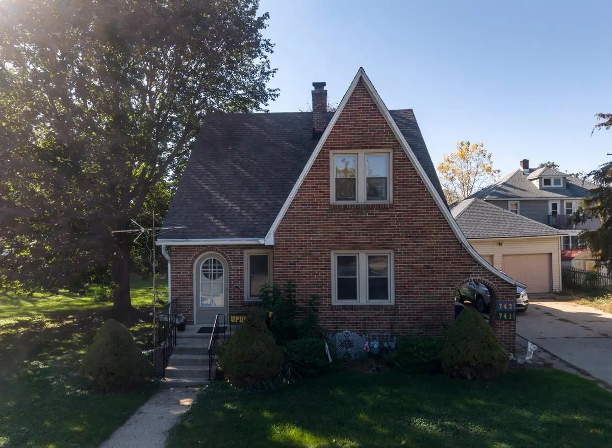 741 743 Caroline Street, Janesville, WI 53545 - #1