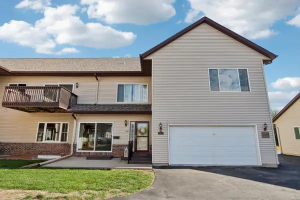 724 Cherokee Path #12, Lake Mills, WI 53551