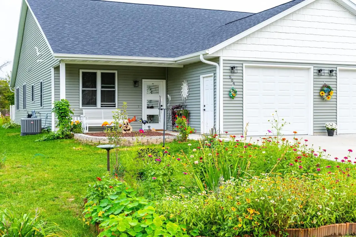 504 E 8th Avenue, Brodhead, WI 53520 - #1