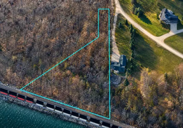 4991 Starlight Lane, Cassville, WI 53806