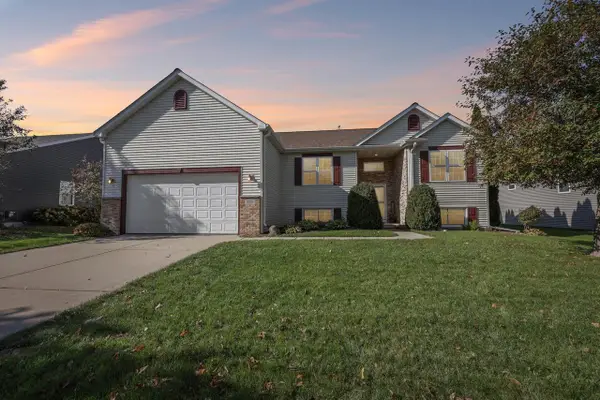 323 Stonefield Drive, Lake Mills, WI 53551