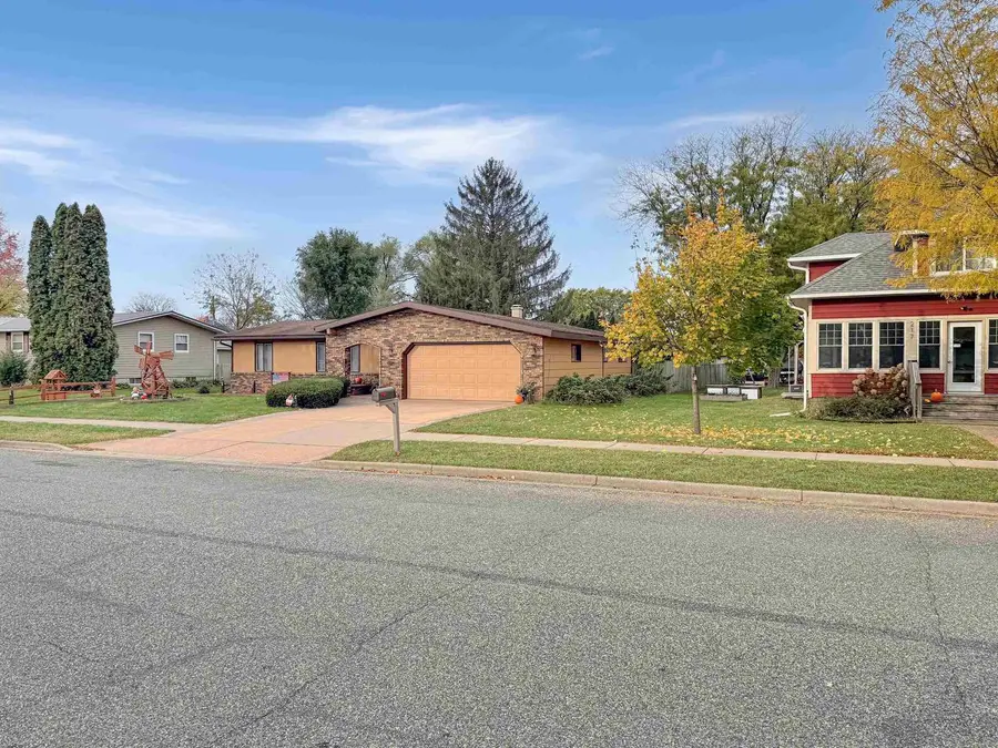 221 S Dousman Street, Prairie Du Chien, WI 53821 - #2