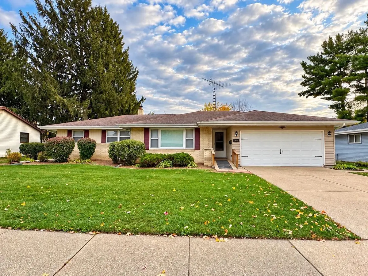 1818 N Hawthorne Park Drive, Janesville, WI 53545 - #1