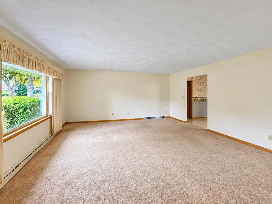 1818 N Hawthorne Park Drive, Janesville, WI 53545 - #3
