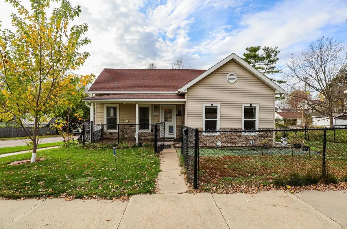 320 Vine Street, Baraboo, WI 53913 - #1