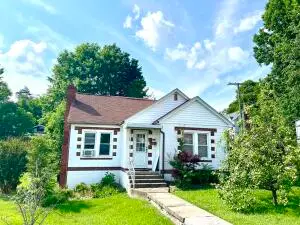 111 E Maple Ave, Fayetteville, WV 25840