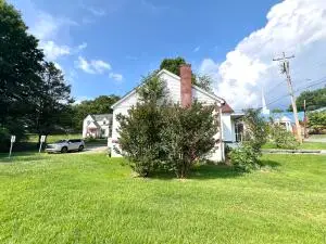 111 E Maple Ave, Fayetteville, WV 25840 - #2