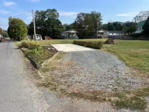 142 Washington St, Alderson, WV 24910