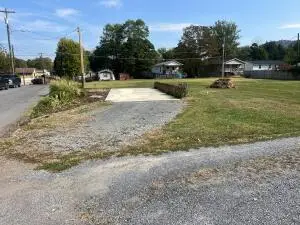 142 Washington St, Alderson, WV 24910 - #2