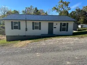 49 Trump St, Oak Hill, WV 25901