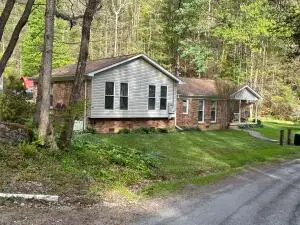 581 Sugar Creek, Fayetteville, WV 25840