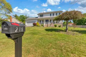 218 E Maple Ave, Fayetteville, WV 25840 - #2