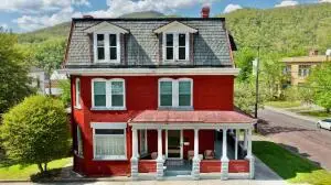323 Ballengee, Hinton, WV 25951