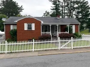 212 Summerlee Ave, Oak Hill, WV 25901 - #1