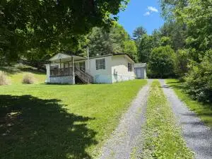 1556 Hollywood Glace, Union, WV 24983