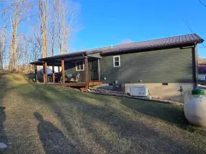 35 Hilton Village Rd, Rainelle, WV 25962