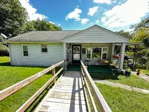 283 Saddle Shop, Oak Hill, WV 25901