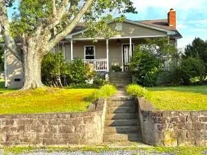 220 Maple, Fayetteville, WV 25840