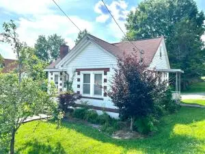 111 E Maple Ave, Fayetteville, WV 25840 - #1