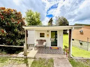 111 Reynolds, Fayetteville, WV 25840